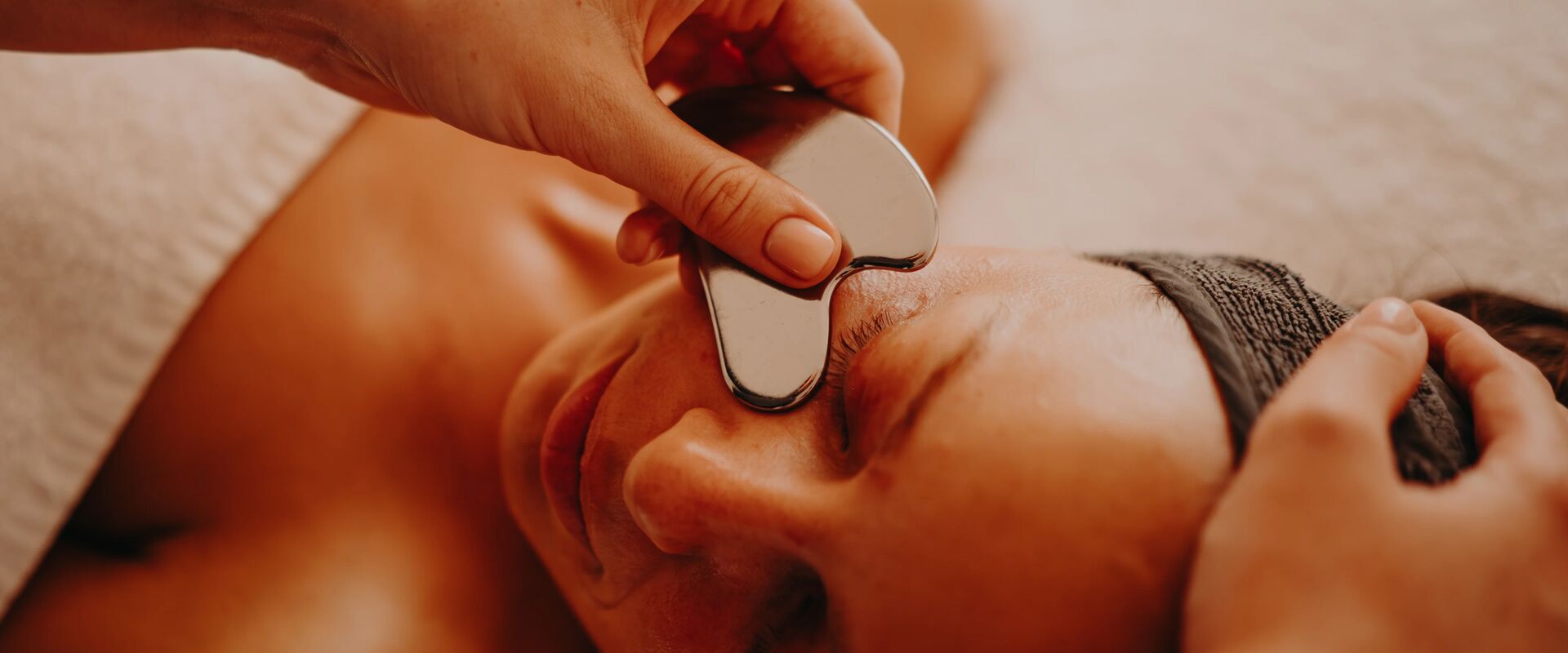 modern techniques of face sculpting, contouring and cupping explained